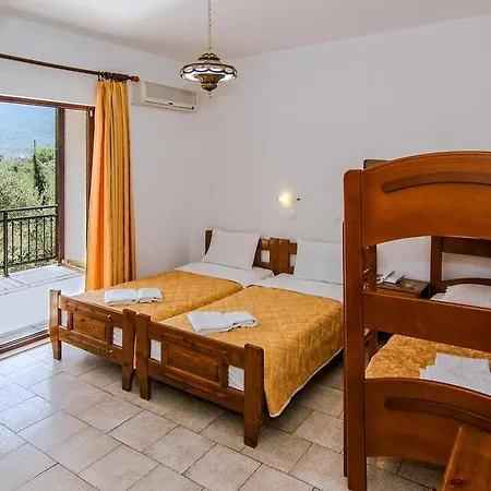 Nefeli Hotel 2*